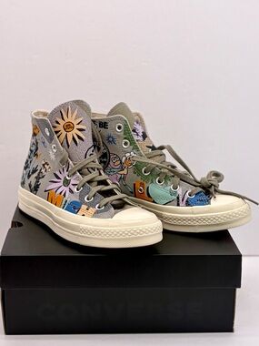Converse Olive Green High-Top Sneakers with Multicolor Graphics Women’s size 7